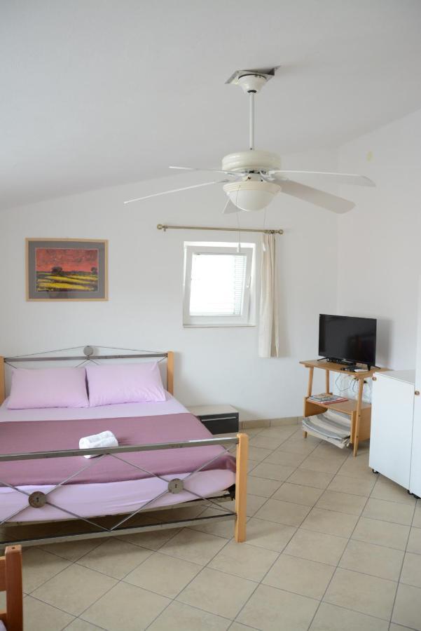 Apartments Marina Ražanac Habitación foto
