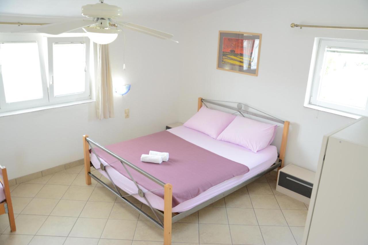 Apartments Marina Ražanac Habitación foto