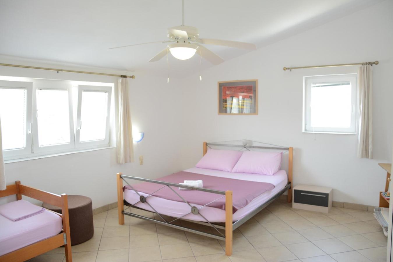 Apartments Marina Ražanac Habitación foto
